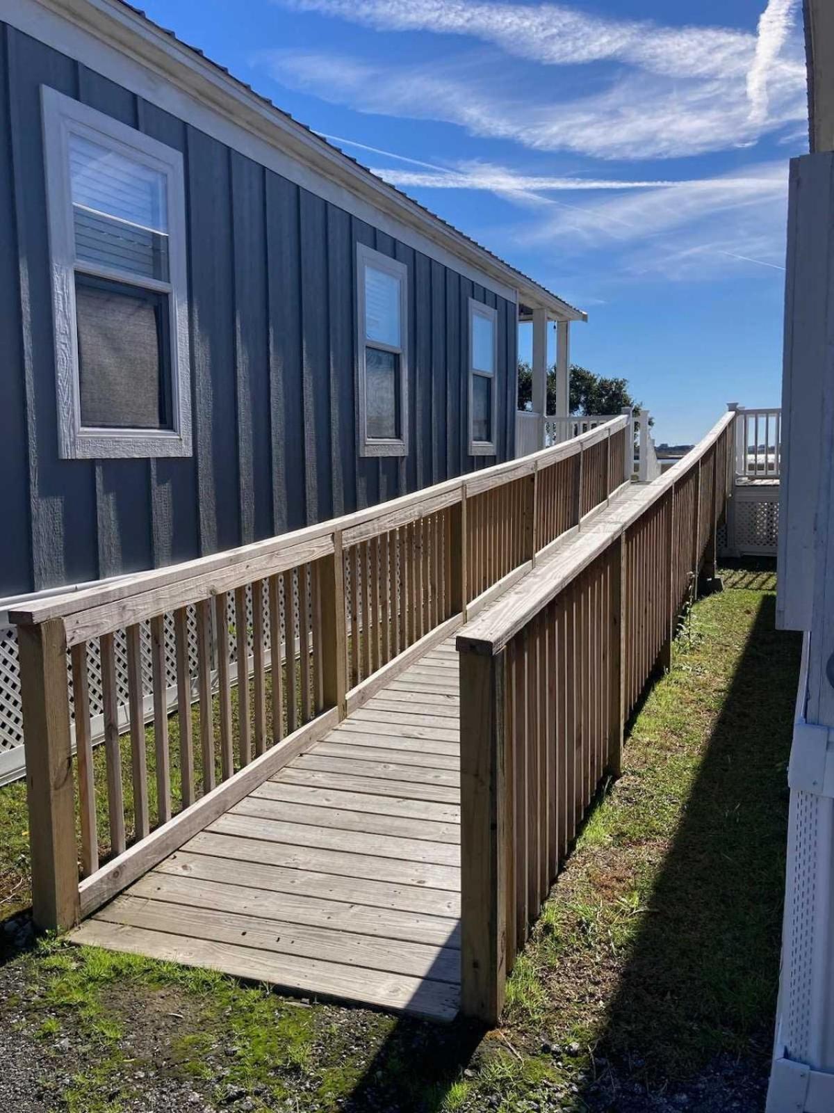 Surf City 2Br Park Home With Waterfront View And Parking Екстер'єр фото