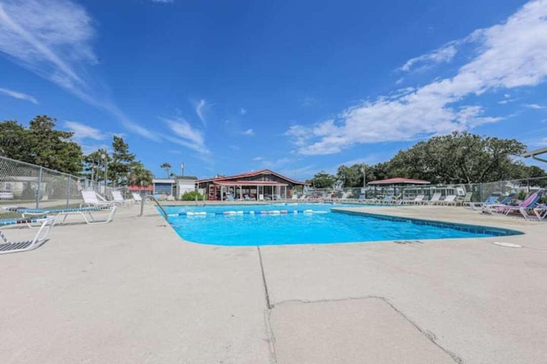 Surf City 2Br Park Home With Waterfront View And Parking Екстер'єр фото