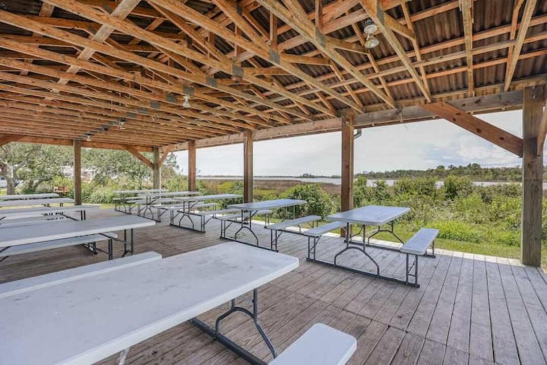 Surf City 2Br Park Home With Waterfront View And Parking Екстер'єр фото